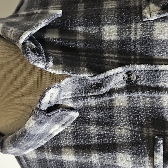Pilote & Filles Gray & White Plaid Button-Up Shirt/ Fleese. XL - Picture 3 of 11